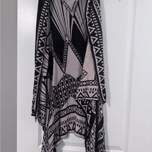 Cato Black and Gray Geometric Women's Poncho